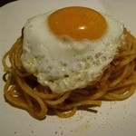 AKA bar - 目玉焼きがとろ～りのナポリタン