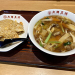 大阪王将 - 日替わりランチ (火曜) ¥860-
■ キノコたっぷりあんかけラーメン。
■ 豚キムチチャーハン。