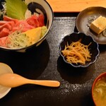 どまん中 - 本マグロとネギトロの鉄火丼