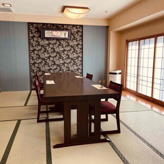 和室中悠閒地舉行法事
