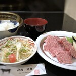 Yakiniku Teihou - ◆おまかせカルビ定食(990円）を頂きました。 サラダ、ご飯、スープ付き。ご飯とスープはお代わり可能。