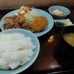 やま別館 - 日替定食「生姜焼きとメンチカツ」