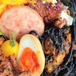 Les jours - 肉々しい味わいのソーセージ
                                ひじきの煮物は純和風