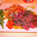 マーチングリル - 『グリル飛騨牛ローストビーフ風たたきの柚子仕立て』（1380円）