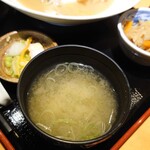 Ichigou - 味噌汁、小鉢、漬け物