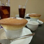 六盛　スフレ・カフェコーナー茶庭 - 