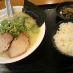 ラーメンだるま軒 - とんこつラーメン！