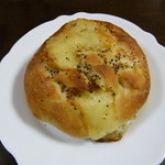 ブランジェリーショコラ - 黒コショウとモッツァレラのフランスパン。