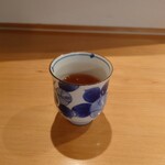 お料理ひろせ - 熱々のお茶もなくなりかけるとすぐに継ぎ足してくれます。