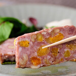 オーヨドアベニュー - 料理写真:茶美豚と木の実、ドライフルーツのパテドカンパーニュ