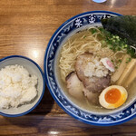 来楽軒 - 塩ラーメン（800円）
            サービスライス、ちょこっと（無料）