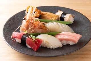 h Sushi Tempura Gosakutei - お寿司盛合せ