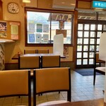 ファミリーれすとらん ひろせ 寿し正 - 店内テーブル席