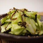 Refreshing salted kelp cabbage