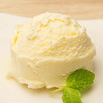 white vanilla ice cream