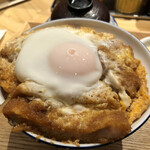 銀座 梅林 - カツ丼＋半熟玉子のせ