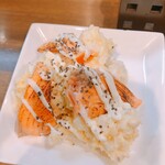 立ち飲み居酒屋ラクミ - 炙りサーモン乗せポテサラ