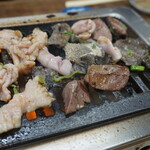 スタミナ苑 - ミックスホルモン(全種乗せ)