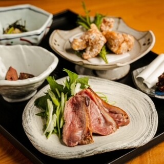 Try the seared duck, which goes perfectly with alcohol, and the minced miso that goes well with rice.