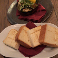 梅田 ワーフ - 磯の薫る牡蠣のアヒージョ～焼きたてバゲット付き～