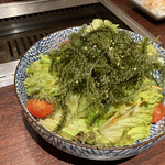 宮古牛焼肉 玉城 - 海ぶどう入のサラダ（これも2人分）