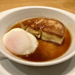 ラ キュイジーヌ ド カワムラ - ○フォアグラのソテー　温泉卵と山芋のプディング様