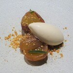 レーヌ デ プレ - 真弓さんの葡萄：ジャスミン茶でマリネしたピオーネ、ジャスミン茶のアイスクリーム、ミント、クッキー