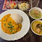 アジアンタワン - シーフードのカレー炒め＋ミニグリーンカレー