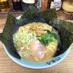 ラーメンハウス河童子 - ラーメン700円麺硬め。海苔増し150円。