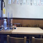 鶴亀 - テーブル席(2021年11月19日撮影)