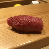 江戸前鮓 すし通 - 大とろ　大間　シャリが優しくまろやか