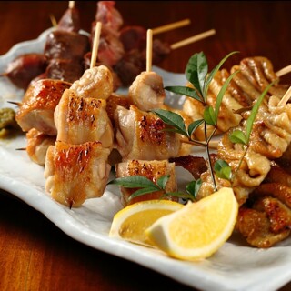 [Satsuma chicken Yakitori (grilled chicken skewers)] Charcoal-Grilled skewer skewers with high-quality flavor