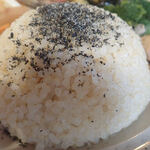 スープ屋 コトコト - ●ごはんは七部付きでごましおほんのり。追加料金で酵素玄米に変更できますミャ