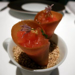 debut（軽く焼いた生地のシガレット、石鯛のカルパッチョ）