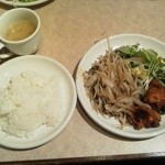 肉の大山 - 牛生姜焼き＆唐揚げ定食（\680）