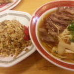 おっつぁん - 醤油ラーメンと半チャーハン