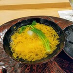 勢麟 - 鯛と蕪、食用菊のお椀