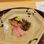 勢麟 - 遠州灘のくろむつタレ焼き、赤蕪