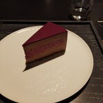 naoto.K - カシスと栗のケーキ。ちなコレで小さめカット。大きめカットでお願いするのも可能。