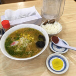 城西金ちゃんラーメン - 味噌ラーメン　麺少なめ　チャーシュー抜き　半ライス