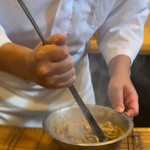 鮨駒 - 焼いた鉄串で掻き混ぜる事で香ばしい風味が加わり最高の酒のアテに♬