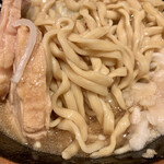 ラーメン二郎 - ラーメン（８００円）少なめ、味薄め、にんにく少し、アブラ