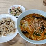 晴華 - タンタン麺と半チャーハン