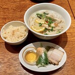 ベトナミーズ・シクロ - 鶏フォー定食