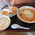らーめん 紫龍 - 2021年11月　しょうゆラーメン唐揚げセット（850円）