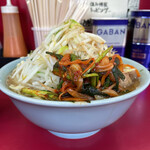 ラーメン二郎 - 小豚野菜からめニンニク少な目