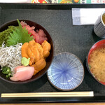 ふじやす食堂 - ウニ三食丼