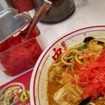 Moukotammennakamoto - [限定]辛味噌煮込みちゃんぽん900円(税込)辛さ２倍、クーポンで麺大盛(2021.11.16~22)﻿
                紅生姜も合いますね～♪
                ※コロナ渦になってから紅生姜は冷蔵庫保管になり、頼むと出してくれます。