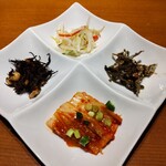 韓国料理 水刺齋 - セットの前菜盛り合わせ