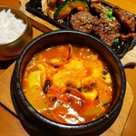 韓国料理 水刺齋 - 骨付き牛カルビ焼ききのこの盛り合わせ秋の根菜スンドゥブチゲセット1980円